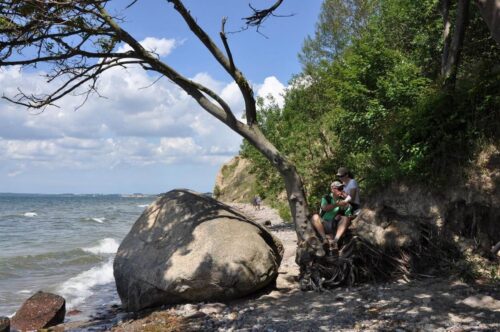 Deutschland / Rügen - Findling Steilküste